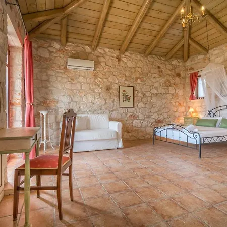 Myrties Stone - Arekia Apartment